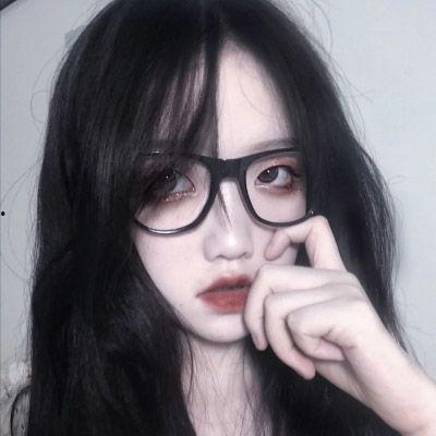 半框眼镜女网红,半框眼镜女网红的潮流演绎